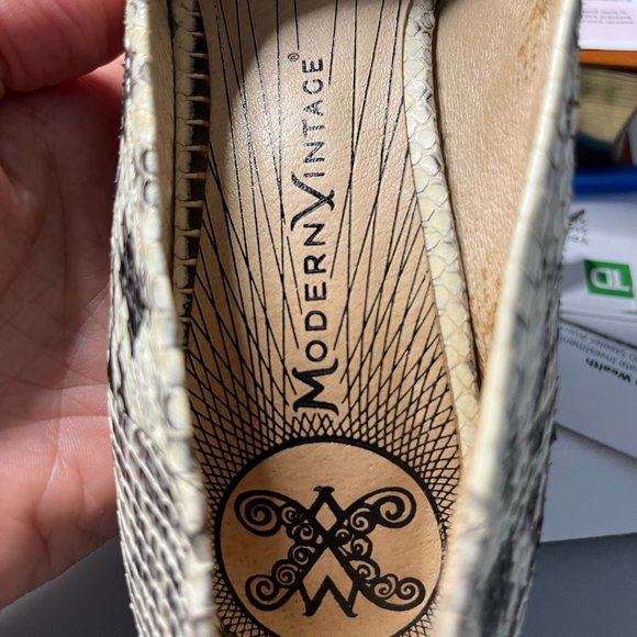 Modern Vintage "Raphie" Sz 8 Leather Heels - Picture 8 of 10